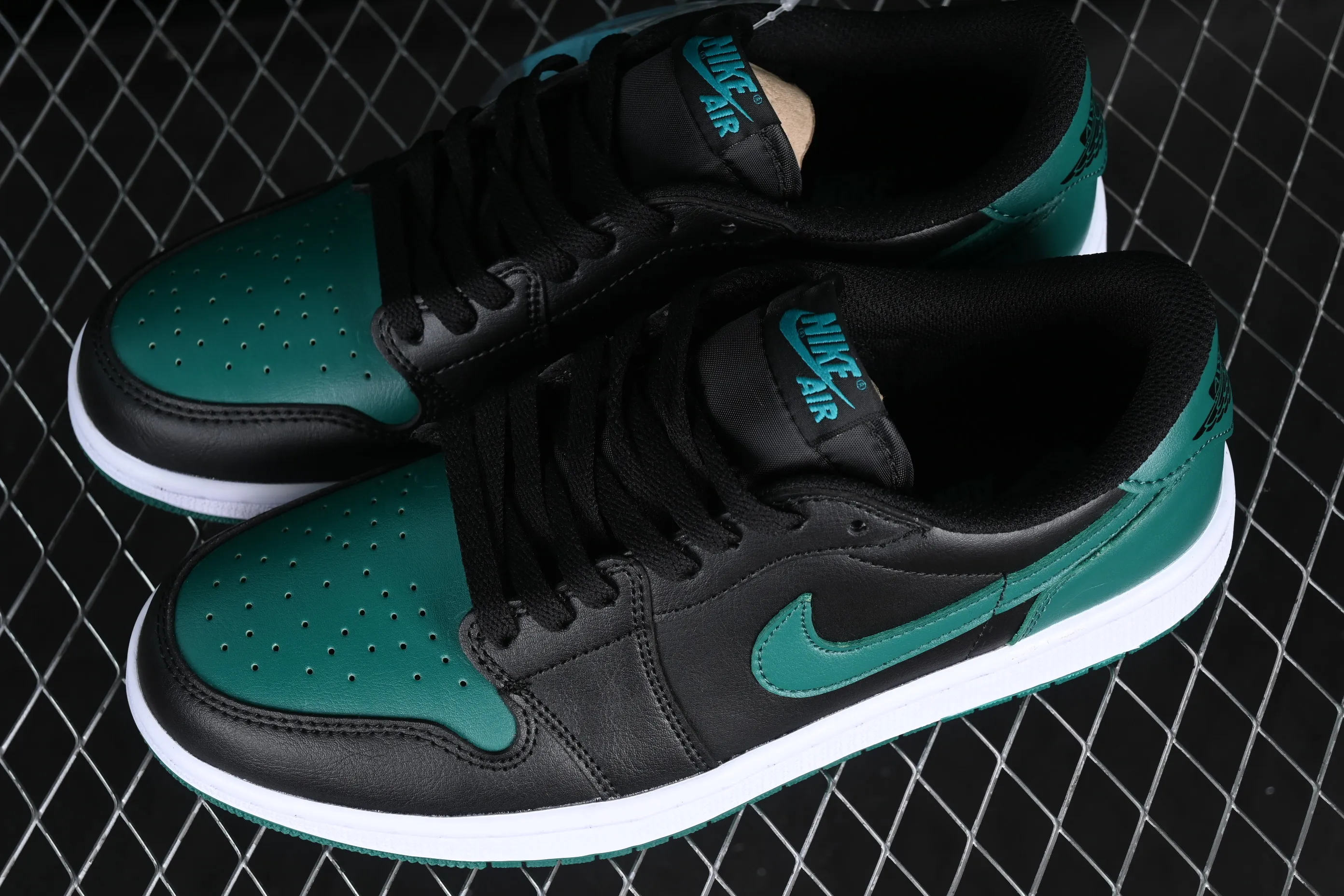 All categories Air Jordan Jordan series basketball shoes Air Jordan 1 Low Z version Air Jordan 1 Low AJ1 Joe 1 black and green color low-top cultural casual sneakers CZ0775-036